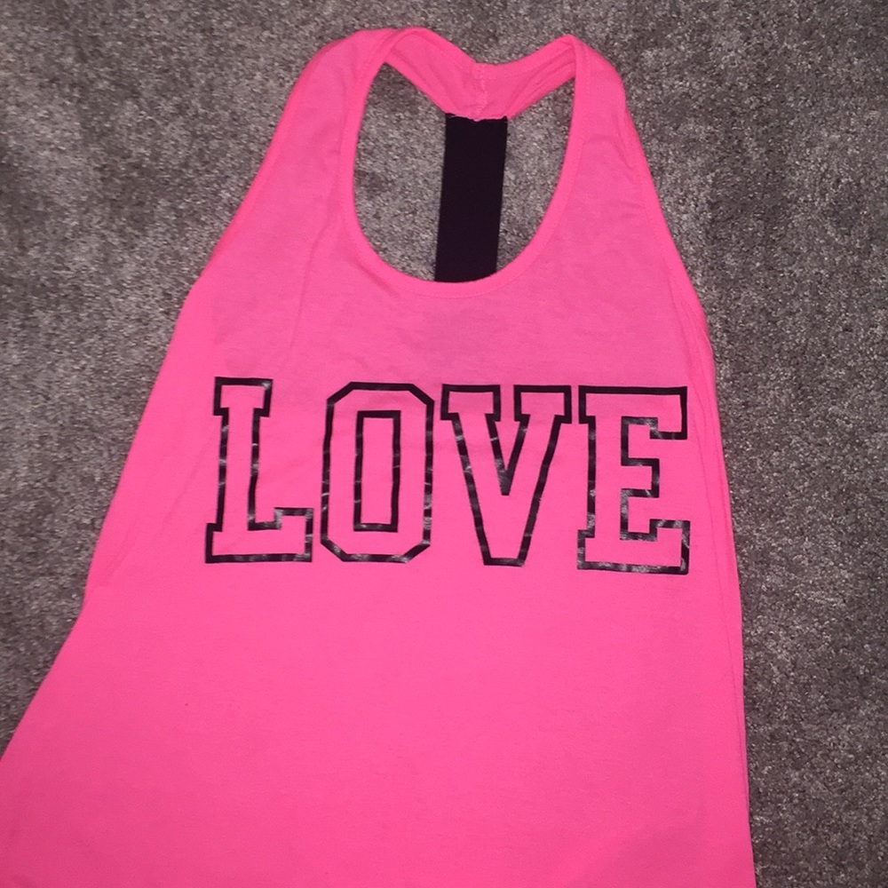 pink tank top